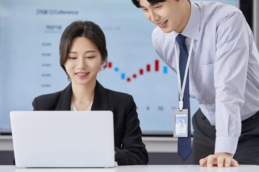 채무통합대환대출 전문 금융닥터 4 woman working